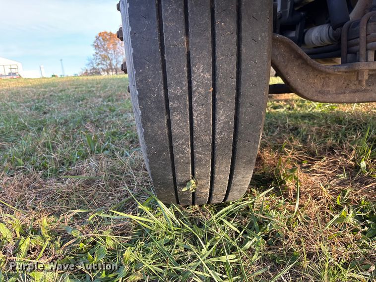 image for item EV3268 2000 Peterbilt 330 rollback truck