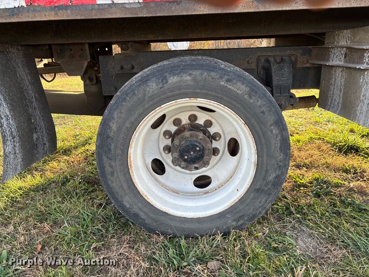 image for item EV3268 2000 Peterbilt 330 rollback truck