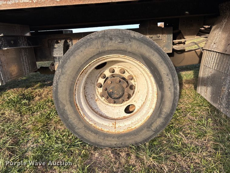 image for item EV3268 2000 Peterbilt 330 rollback truck