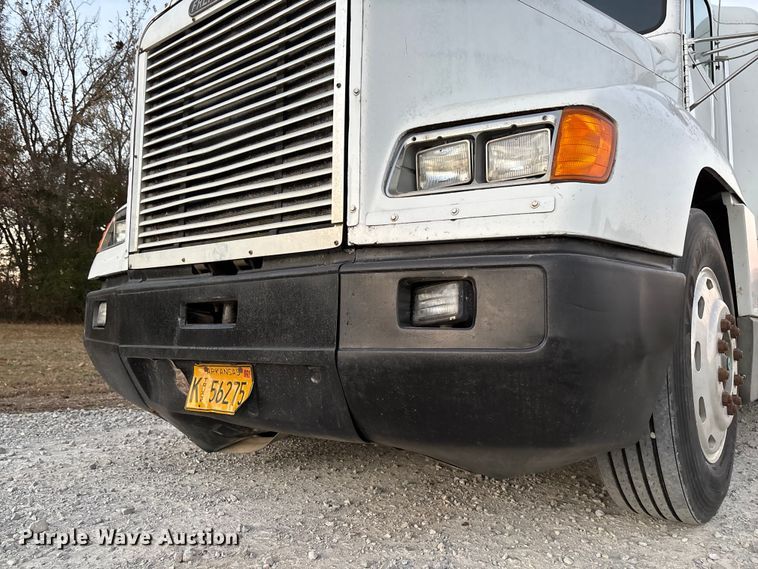 image for item EV3298 1994 Freightliner FLD120 semi truck