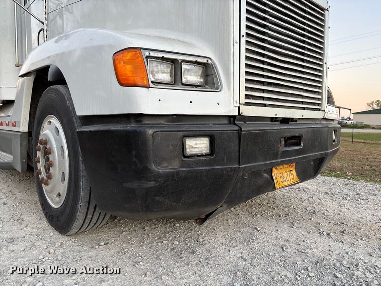 image for item EV3298 1994 Freightliner FLD120 semi truck