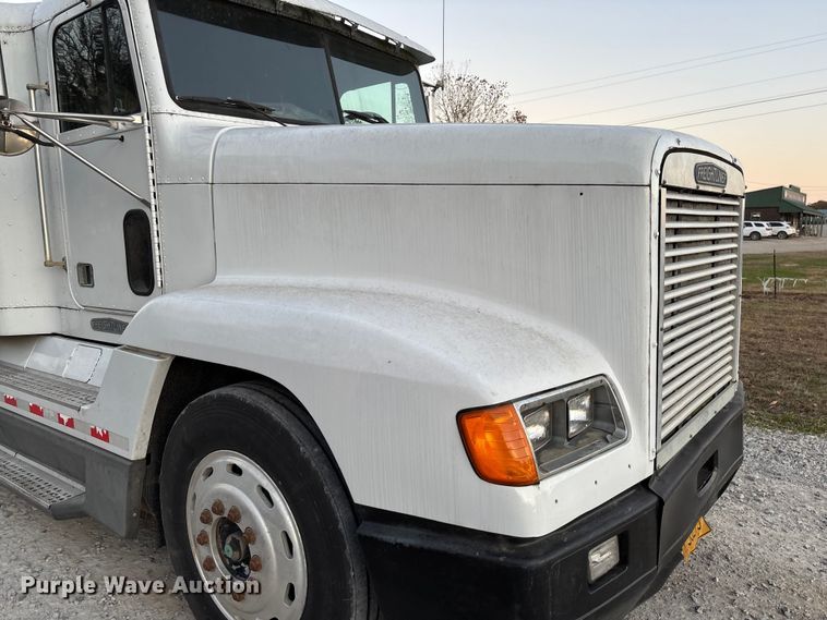 image for item EV3298 1994 Freightliner FLD120 semi truck