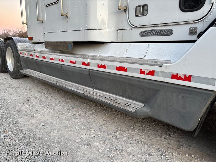 image for item EV3298 1994 Freightliner FLD120 semi truck