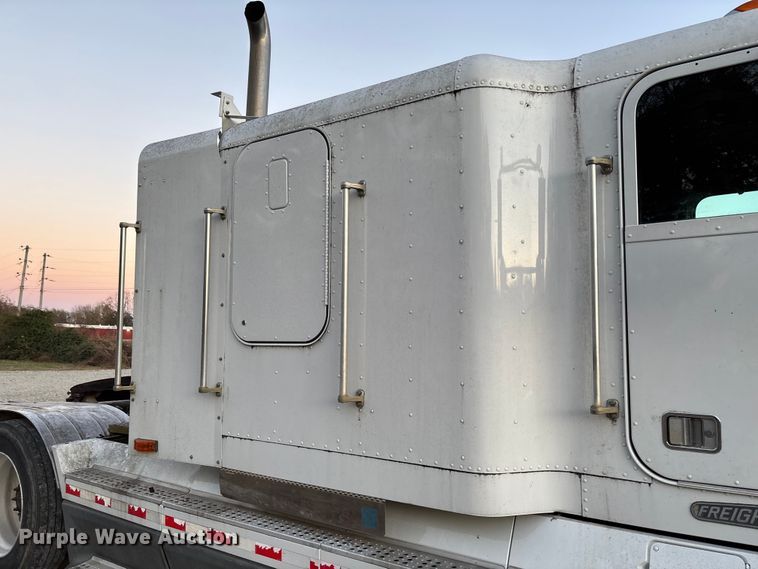 image for item EV3298 1994 Freightliner FLD120 semi truck