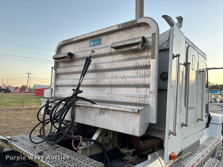 image for item EV3298 1994 Freightliner FLD120 semi truck