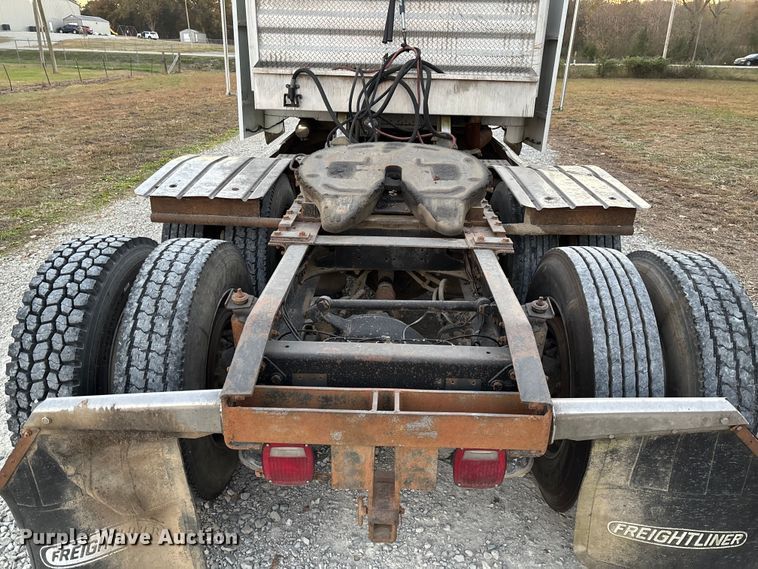 image for item EV3298 1994 Freightliner FLD120 semi truck