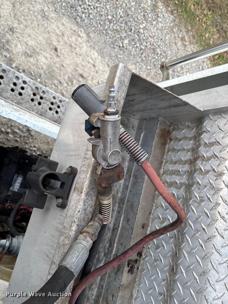 image for item EV3298 1994 Freightliner FLD120 semi truck