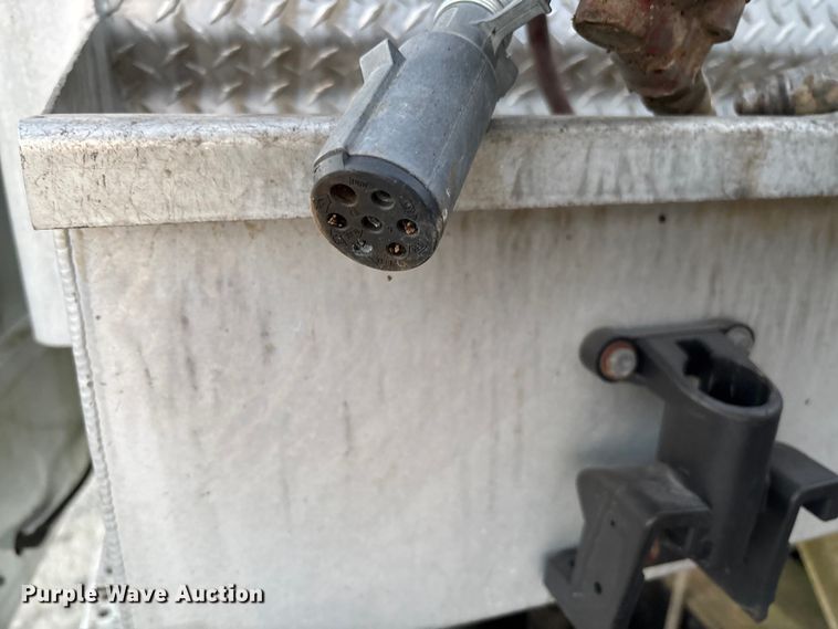 image for item EV3298 1994 Freightliner FLD120 semi truck