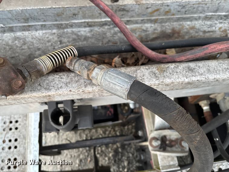 image for item EV3298 1994 Freightliner FLD120 semi truck