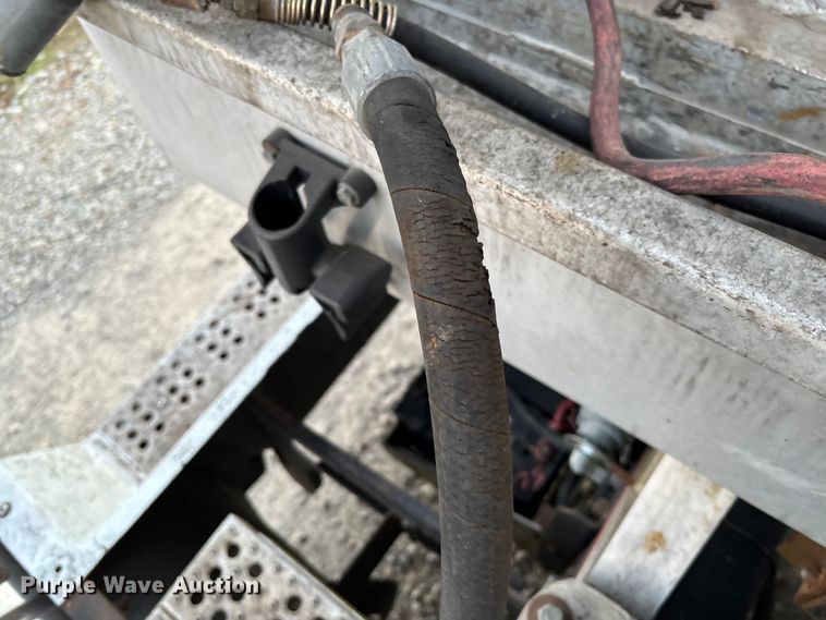 image for item EV3298 1994 Freightliner FLD120 semi truck