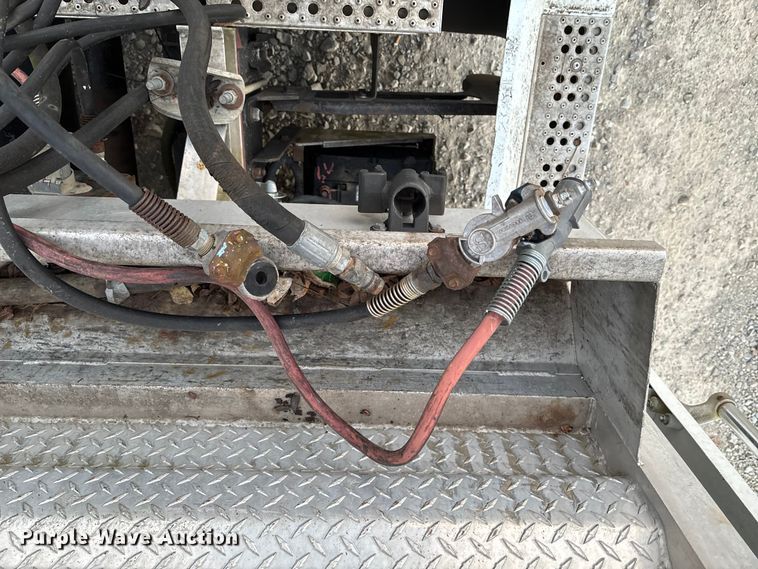 image for item EV3298 1994 Freightliner FLD120 semi truck