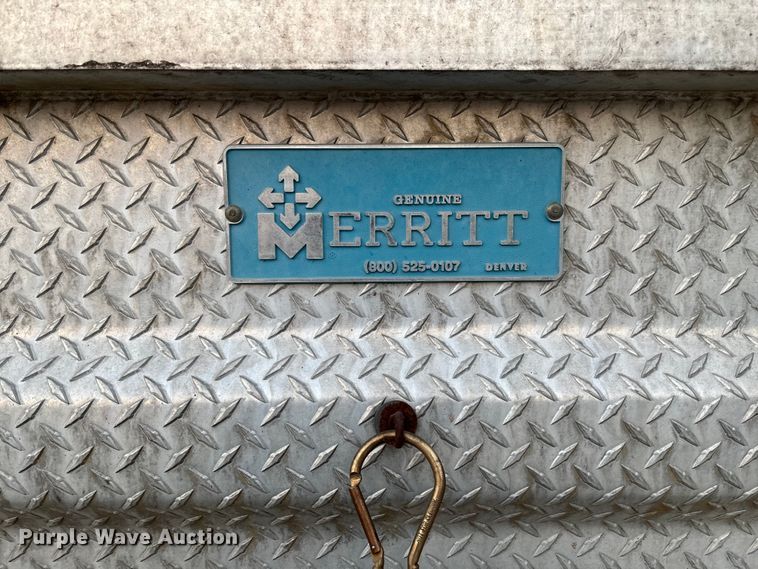 image for item EV3298 1994 Freightliner FLD120 semi truck