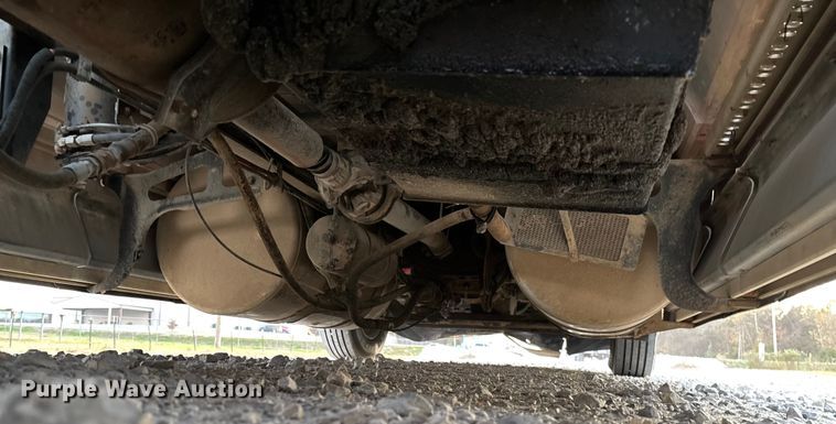 image for item EV3298 1994 Freightliner FLD120 semi truck