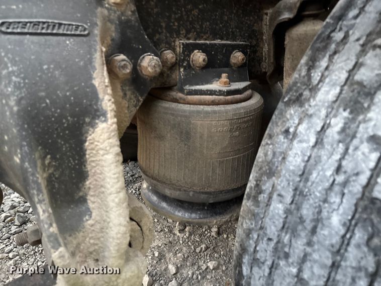 image for item EV3298 1994 Freightliner FLD120 semi truck