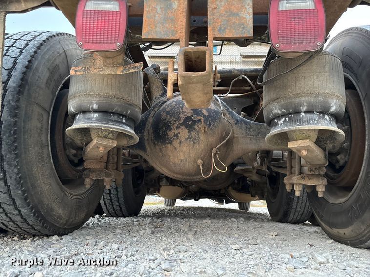 image for item EV3298 1994 Freightliner FLD120 semi truck