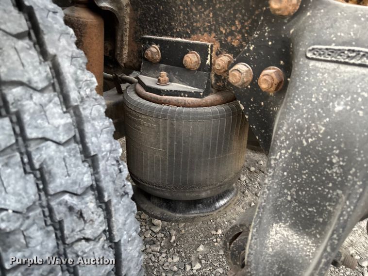 image for item EV3298 1994 Freightliner FLD120 semi truck