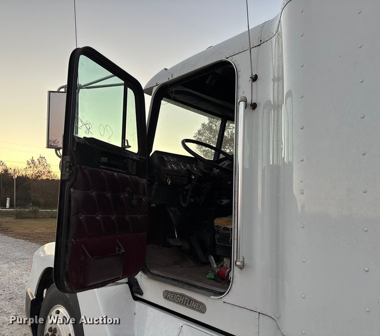 image for item EV3298 1994 Freightliner FLD120 semi truck