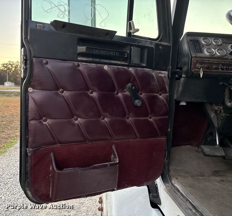 image for item EV3298 1994 Freightliner FLD120 semi truck