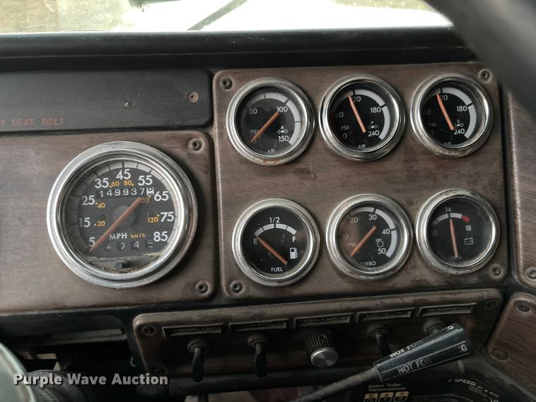 image for item EV3298 1994 Freightliner FLD120 semi truck