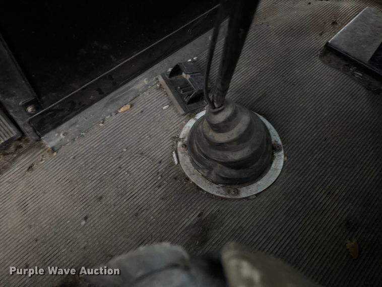 image for item EV3298 1994 Freightliner FLD120 semi truck