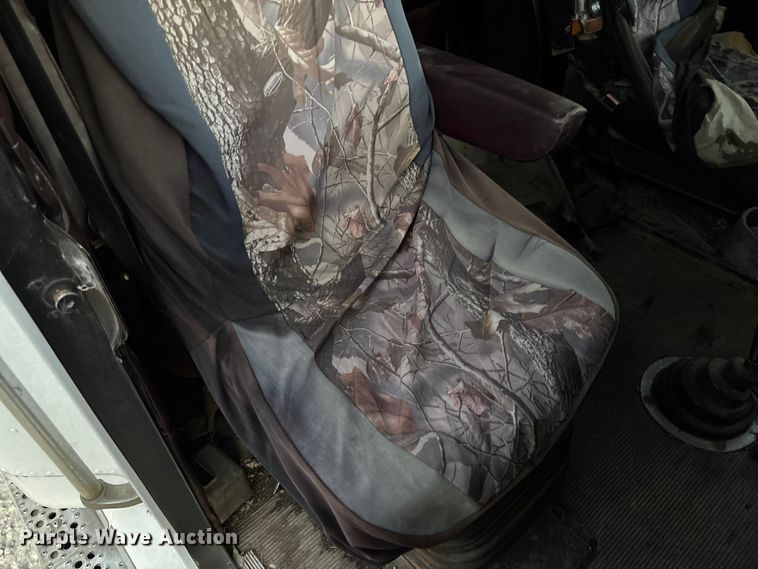 image for item EV3298 1994 Freightliner FLD120 semi truck