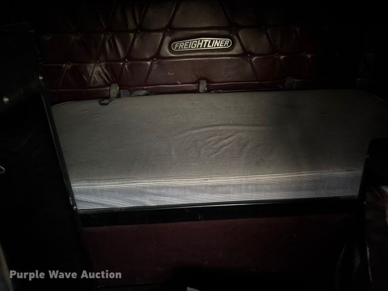 image for item EV3298 1994 Freightliner FLD120 semi truck