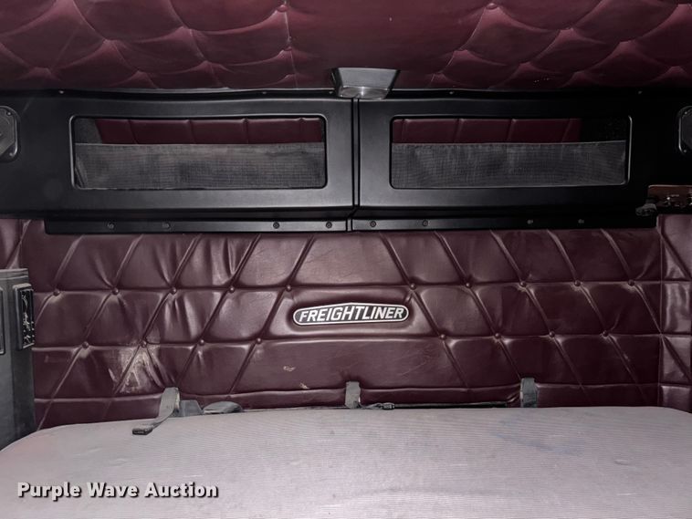 image for item EV3298 1994 Freightliner FLD120 semi truck