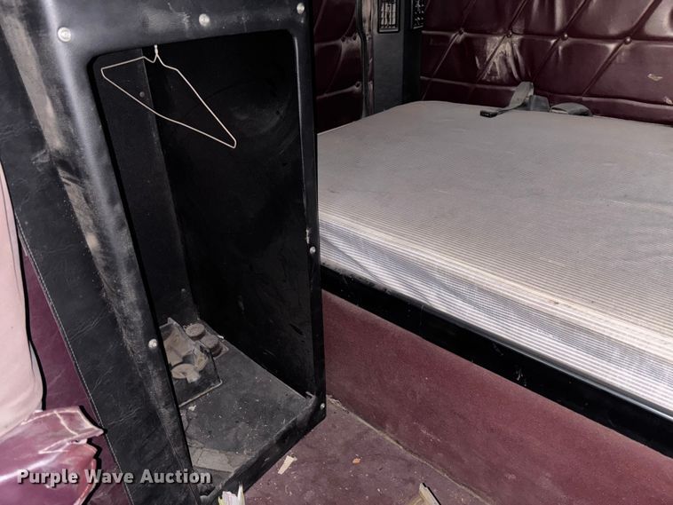 image for item EV3298 1994 Freightliner FLD120 semi truck