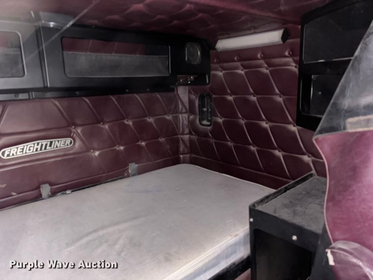 image for item EV3298 1994 Freightliner FLD120 semi truck