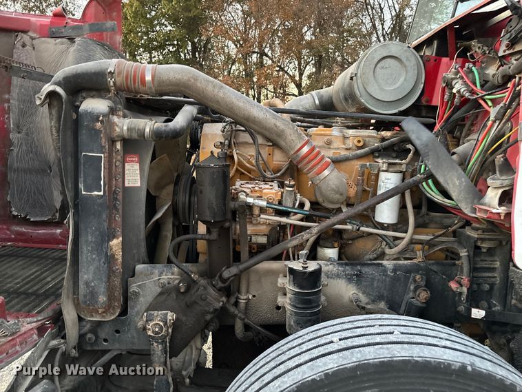 image for item EV3298 1994 Freightliner FLD120 semi truck