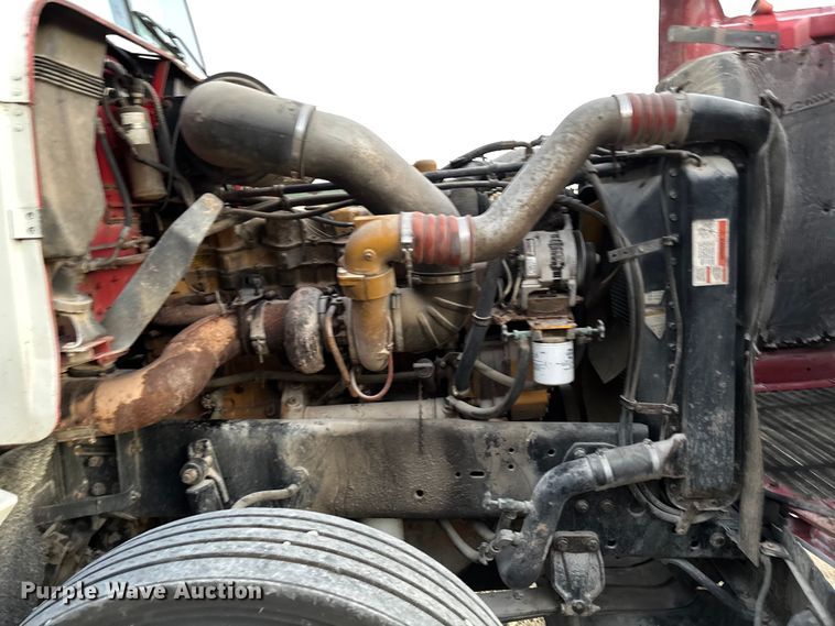 image for item EV3298 1994 Freightliner FLD120 semi truck