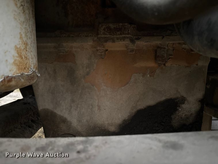 image for item EV3298 1994 Freightliner FLD120 semi truck