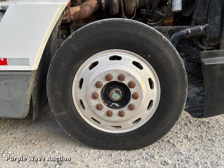 image for item EV3298 1994 Freightliner FLD120 semi truck