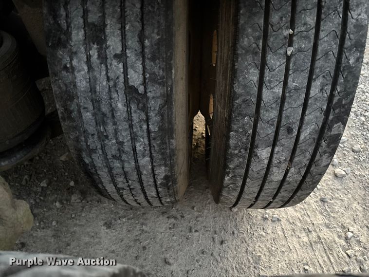 image for item EV3298 1994 Freightliner FLD120 semi truck