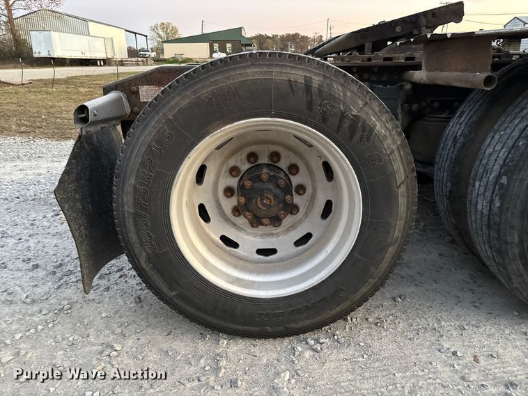 image for item EV3298 1994 Freightliner FLD120 semi truck