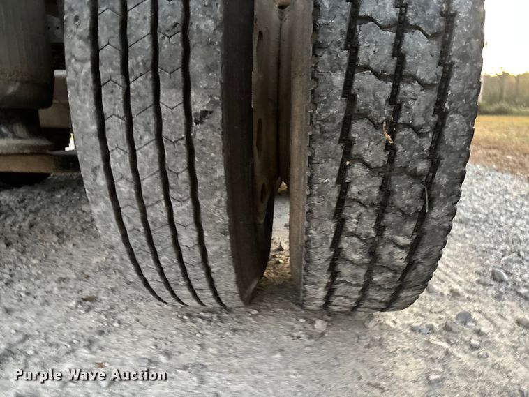 image for item EV3298 1994 Freightliner FLD120 semi truck