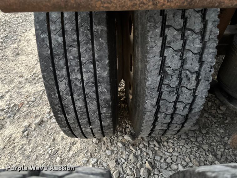 image for item EV3298 1994 Freightliner FLD120 semi truck