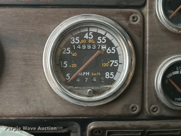 image for item EV3298 1994 Freightliner FLD120 semi truck