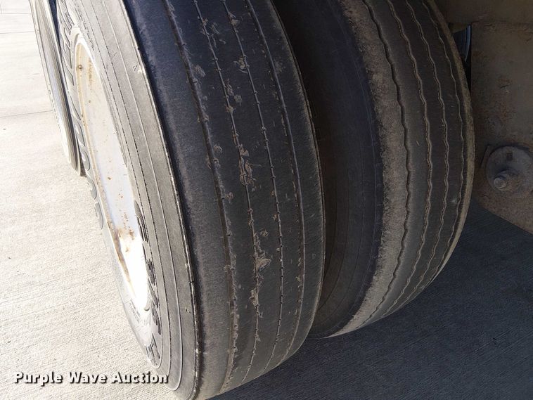 image for item FB4512 2006 Utility dry van trailer