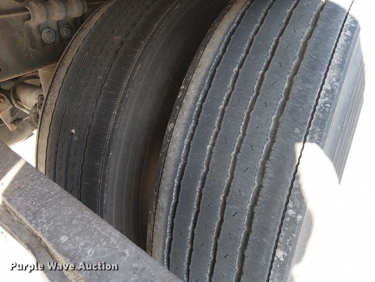 image for item FB4512 2006 Utility dry van trailer