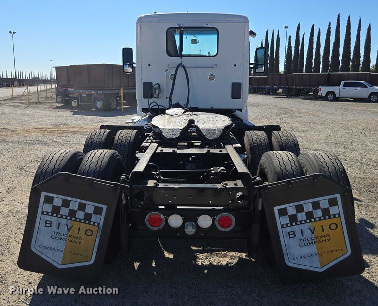 image for item FB9413 2016 Kenworth T880 semi truck