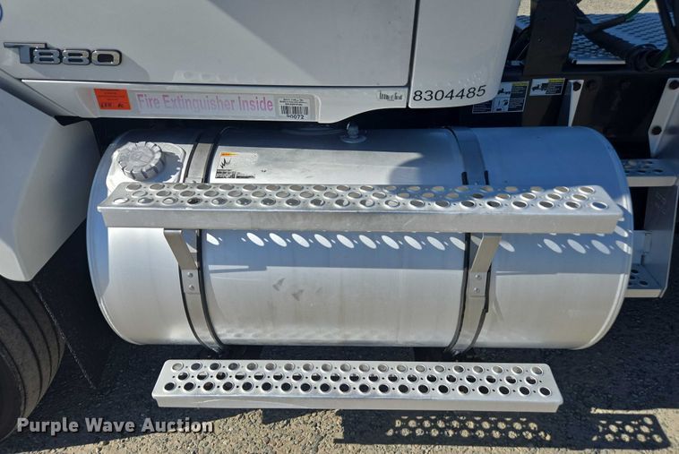 image for item FB9413 2016 Kenworth T880 semi truck