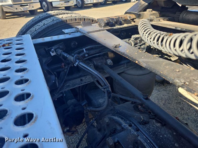 image for item FB9413 2016 Kenworth T880 semi truck