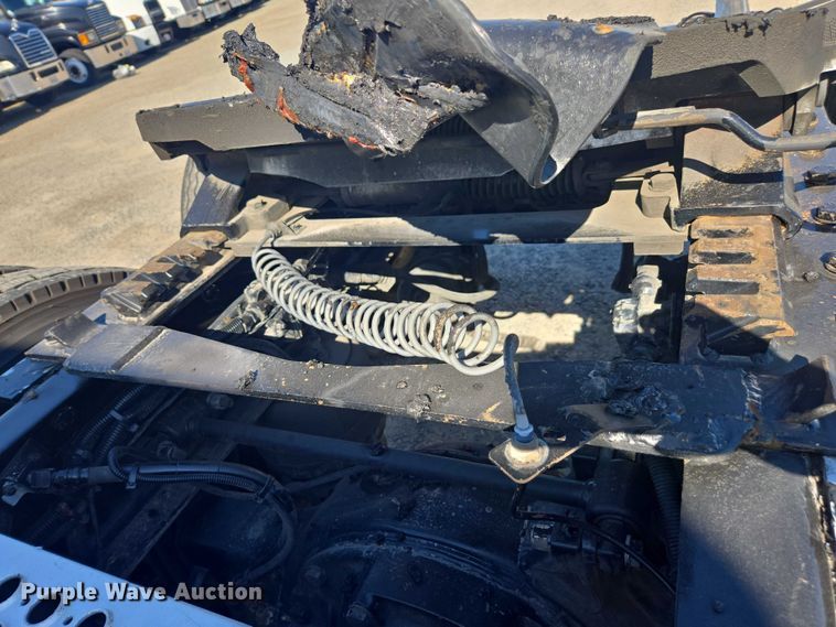 image for item FB9413 2016 Kenworth T880 semi truck