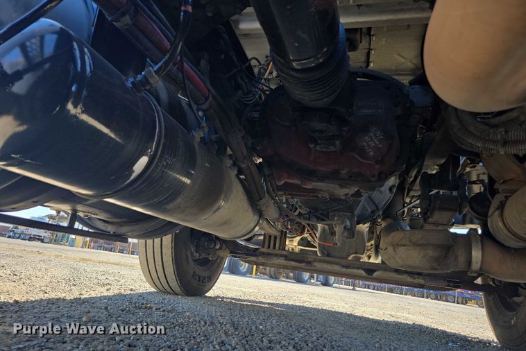 image for item FB9413 2016 Kenworth T880 semi truck