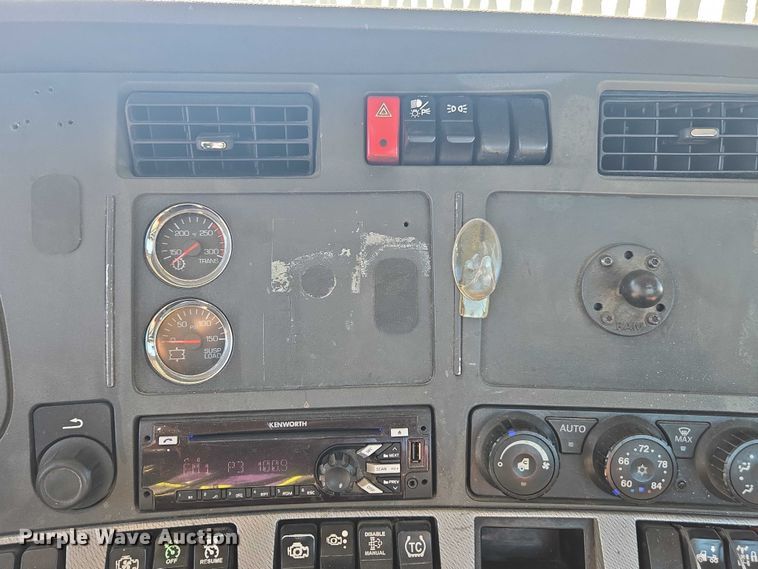 image for item FB9413 2016 Kenworth T880 semi truck