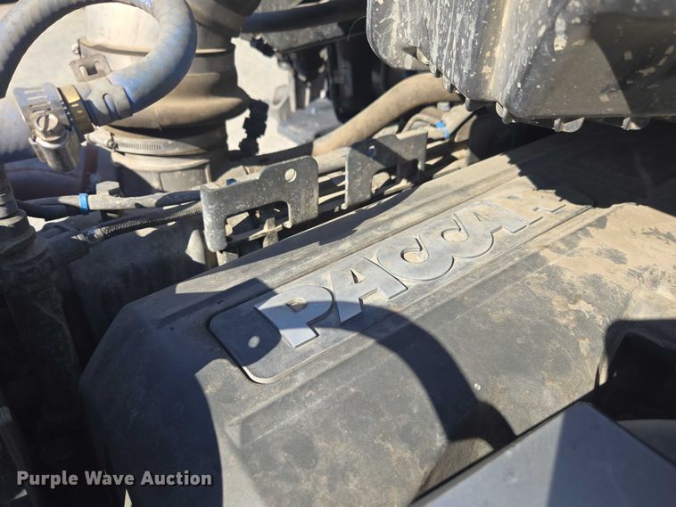 image for item FB9413 2016 Kenworth T880 semi truck