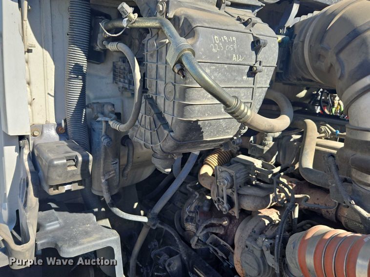 image for item FB9413 2016 Kenworth T880 semi truck