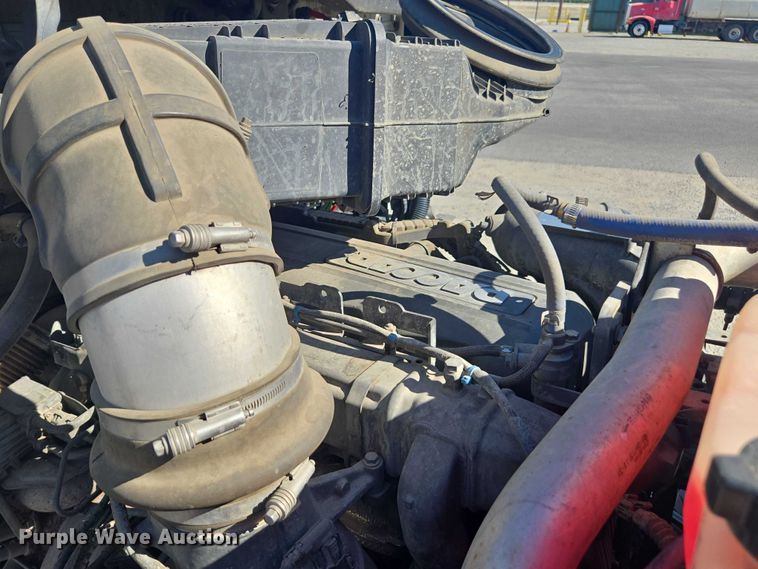 image for item FB9413 2016 Kenworth T880 semi truck