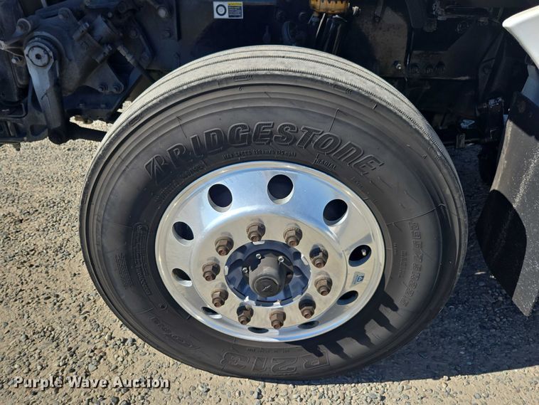 image for item FB9413 2016 Kenworth T880 semi truck